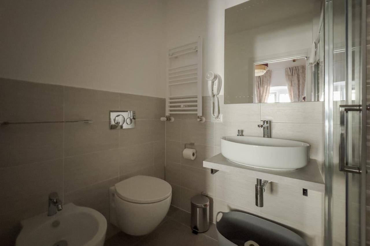 White Ostilia Guesthouse Рим Экстерьер фото